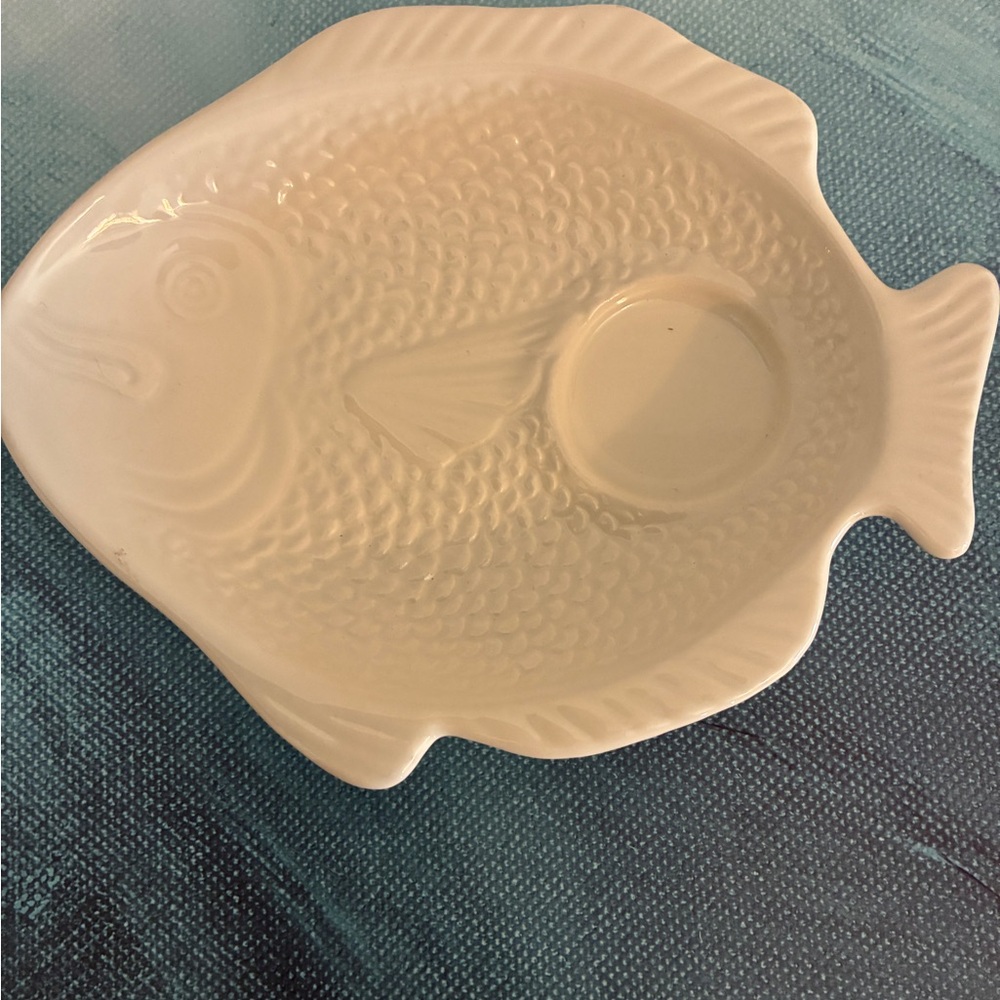 Fish-Shaped Ceramic Plates - Picture 5 of 5